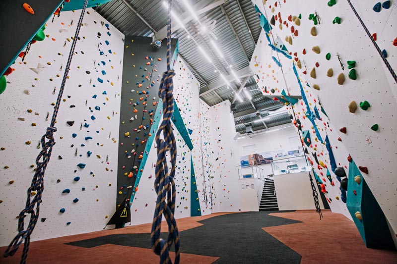 Experienced Climbers at Big Rock in Milton Keynes Experienced Climbers at Big Rock in Milton Keynes