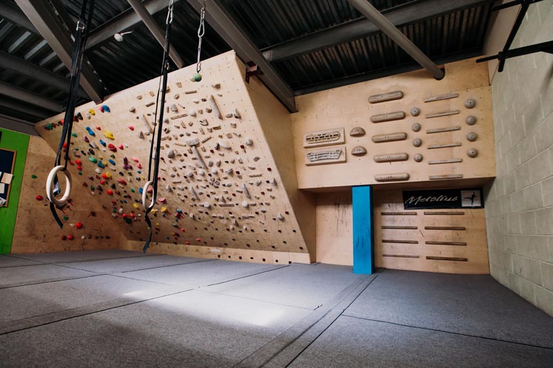 Experienced Climbers at Big Rock in Milton Keynes Experienced Climbers at Big Rock in Milton Keynes