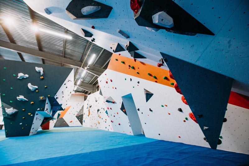 Experienced Climbers at Big Rock in Milton Keynes Experienced Climbers at Big Rock in Milton Keynes